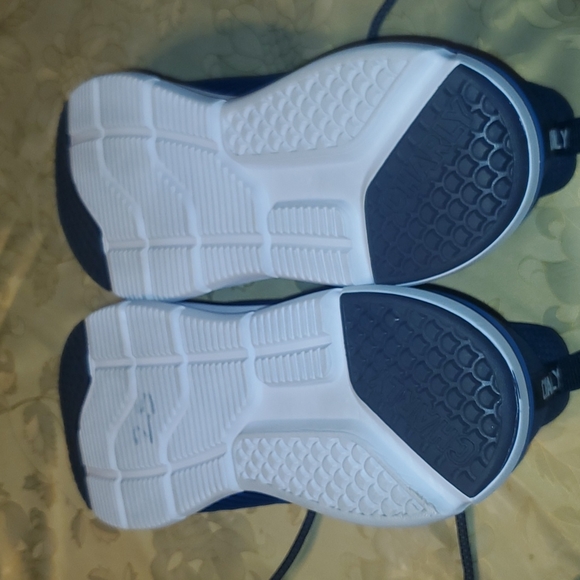 Blue athletic sneakers 👟 - Picture 8 of 9